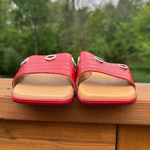 Brighton size 6.5 Yoko Red Croc Embossed Leather Slide Sandals w/ Heart Charms - Picture 6 of 8